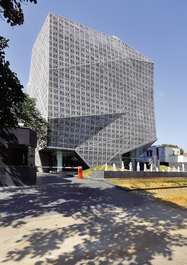 10 Artistic Buildings in India
