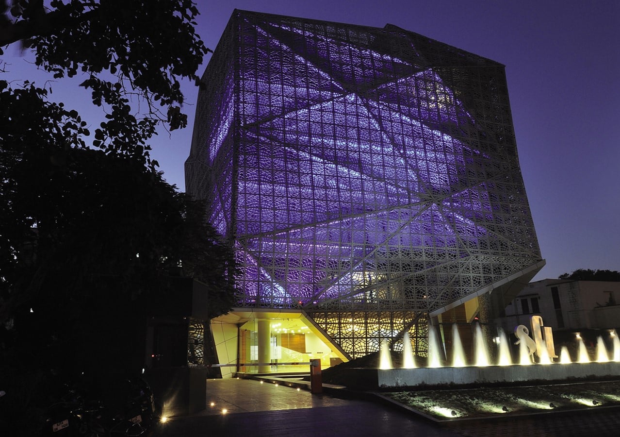 10 Artistic Buildings in India