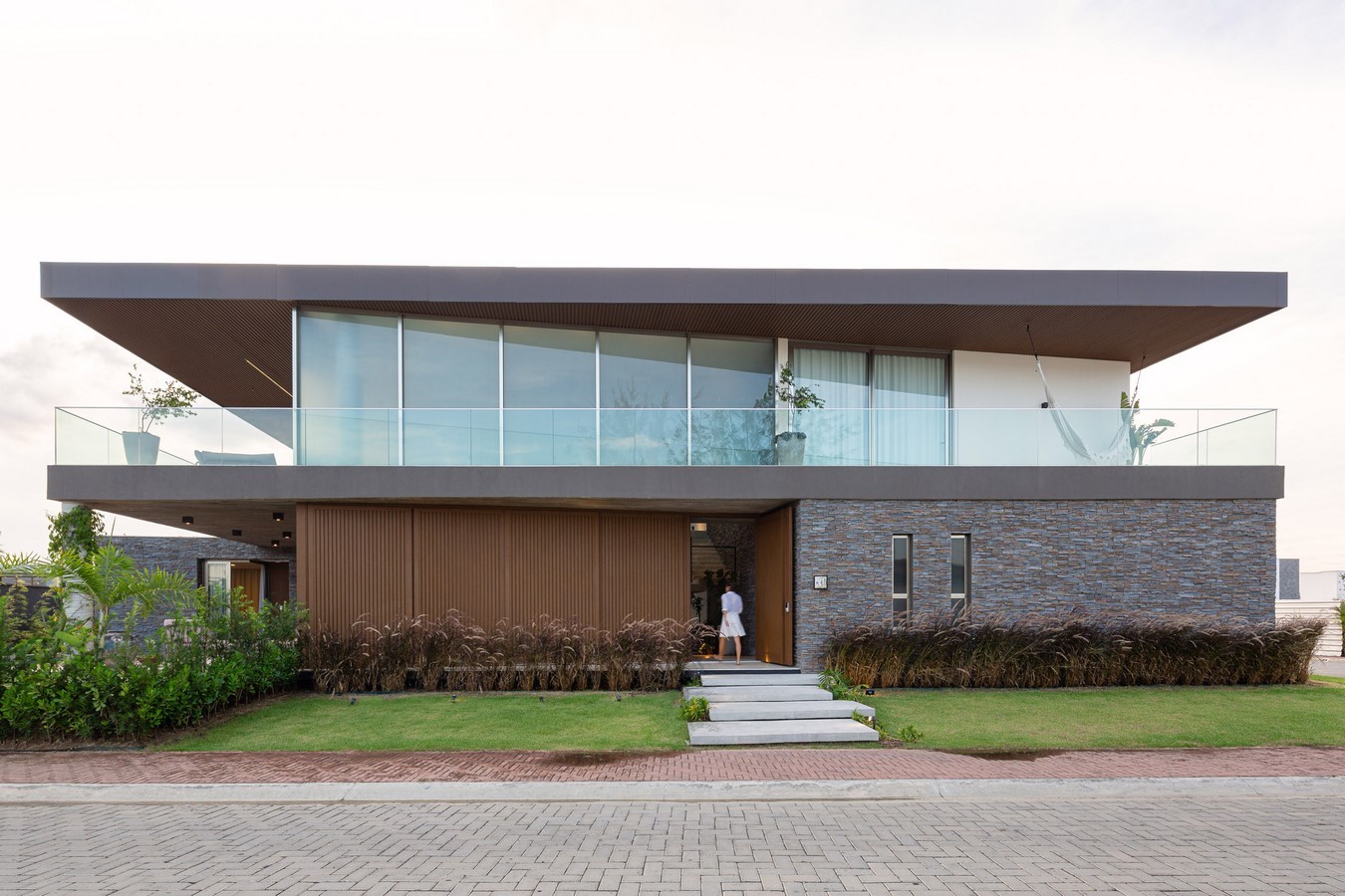 Corner House by Studio Kyze Arquitetura e Design - Sheet5