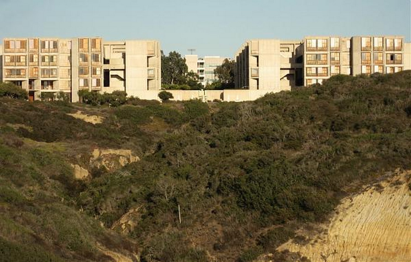 Salk Institute by Louis Kahn The pozzolanic concrete structure - Sheet3