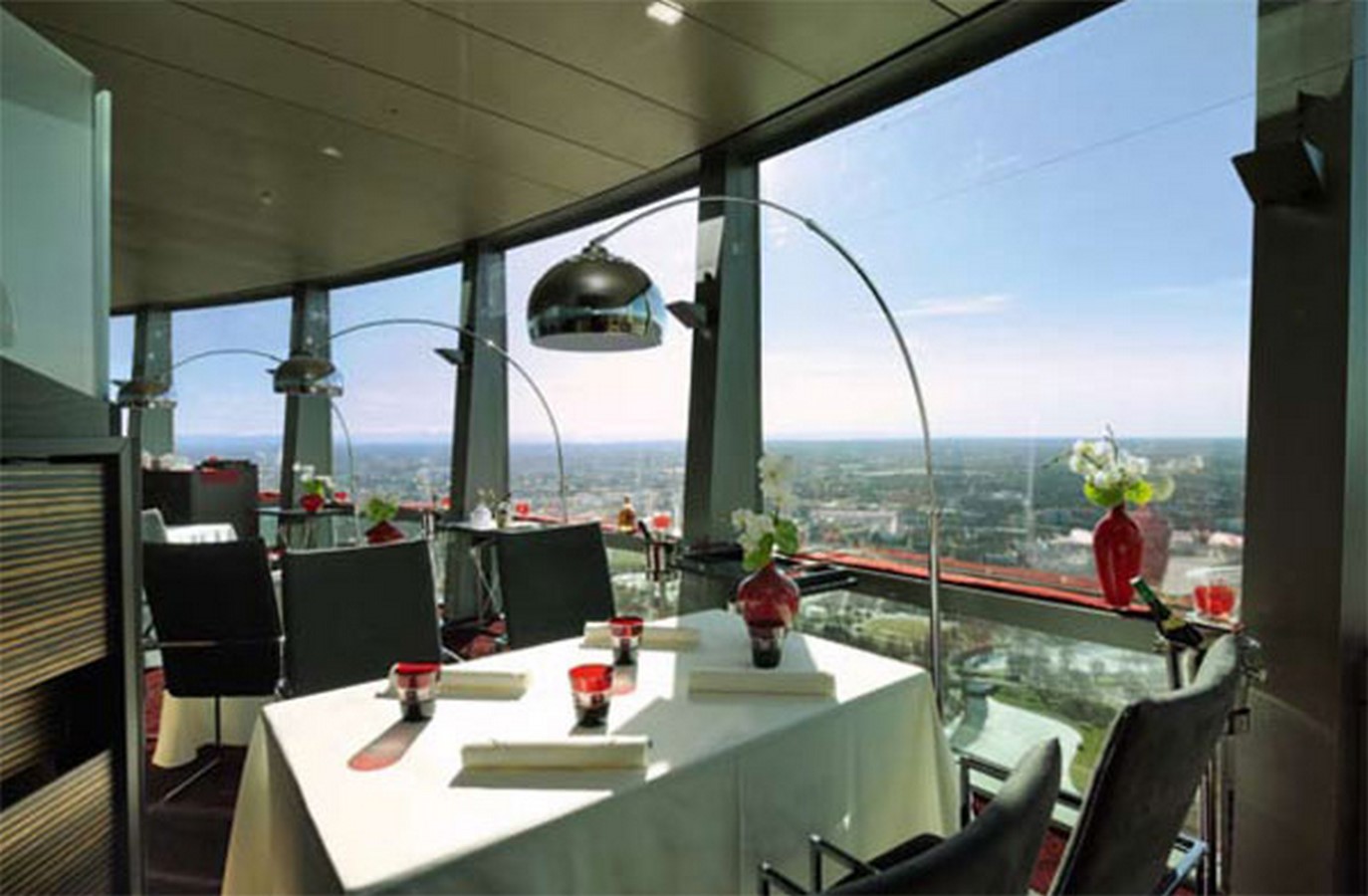 15 Examples of revolving hotels - Sheet8