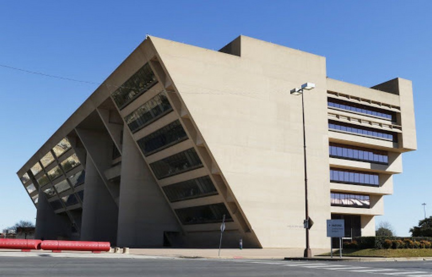 Dallas City Hall, Designed by: Architect I. M. Pei, Architect Theodre Musho - Sheet2