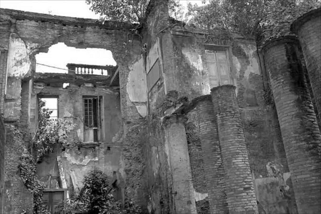 Clive House: The oldest buildings in Kolkata - Sheet15