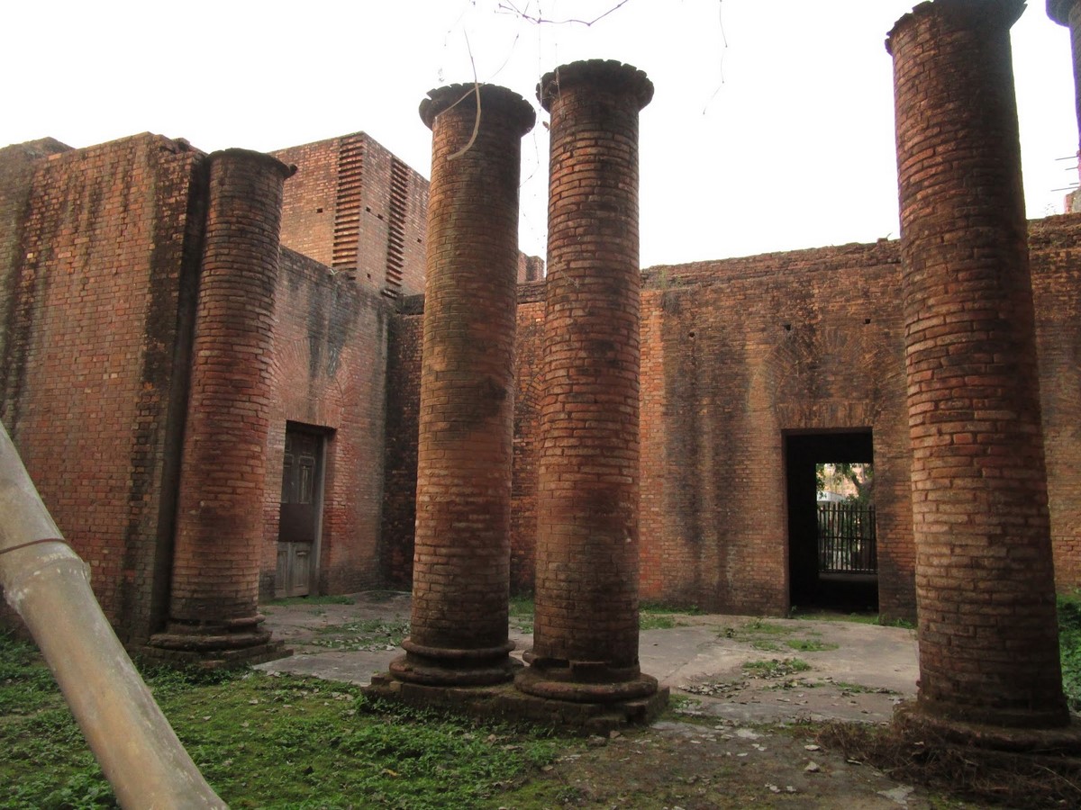 Clive House: The oldest buildings in Kolkata - Sheet8