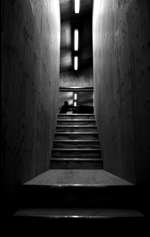 Interplay of Light and Shadow in the Moore Studio Project <span style="font-weight: 400;">©www.youtube.com</span>