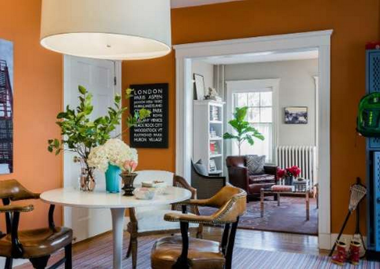 Bolder shades in one room and lighter shades in the next ©Terrat Elms Interior Design