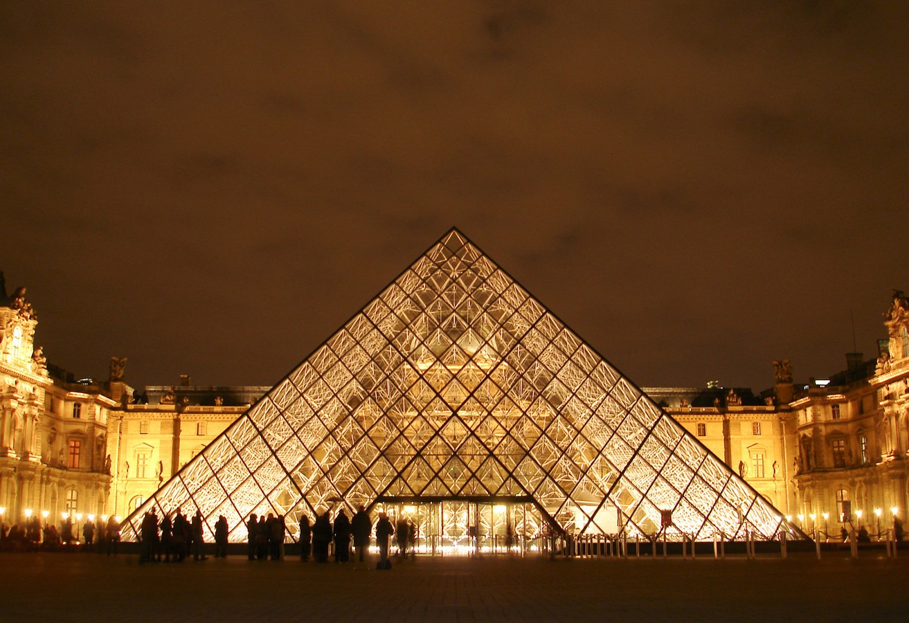 Architecture Glass - The Louvre Pyramid, Paris (1989) - Sheet1