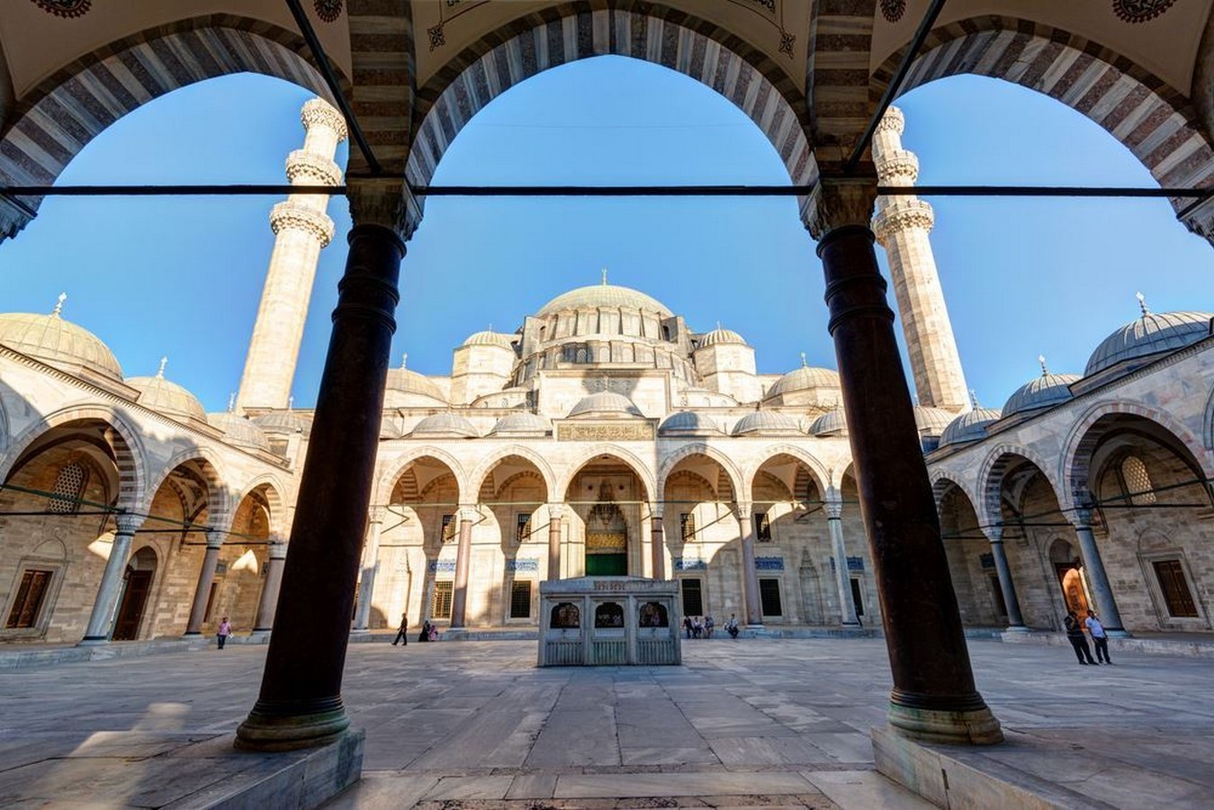 10 Examples of Metaphoric architecture