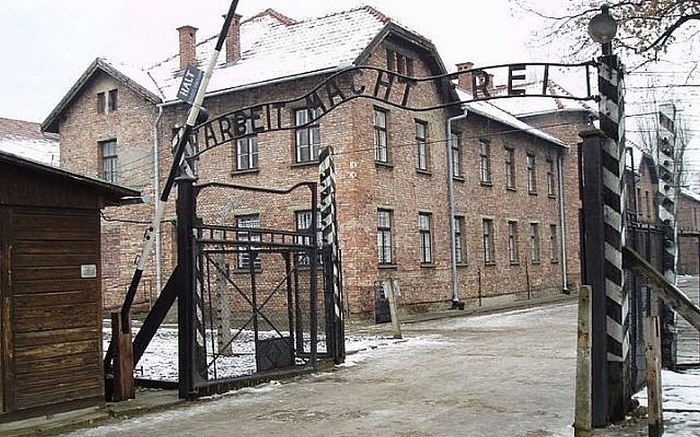Entrance To Auschwitz ©Licensed Under CC BY-SA Tulio Bertorini