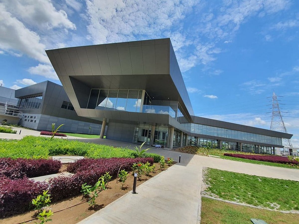 <span style="font-weight: 400;">Railway Equipment Manufacturing FacilityCopyright/source: ©</span><a href="https://ana-design.com/new-plasser-india/"><span style="font-weight: 400;">https://ana-design.com/new-plasser-india/</span></a><span style="font-weight: 400;"> </span>