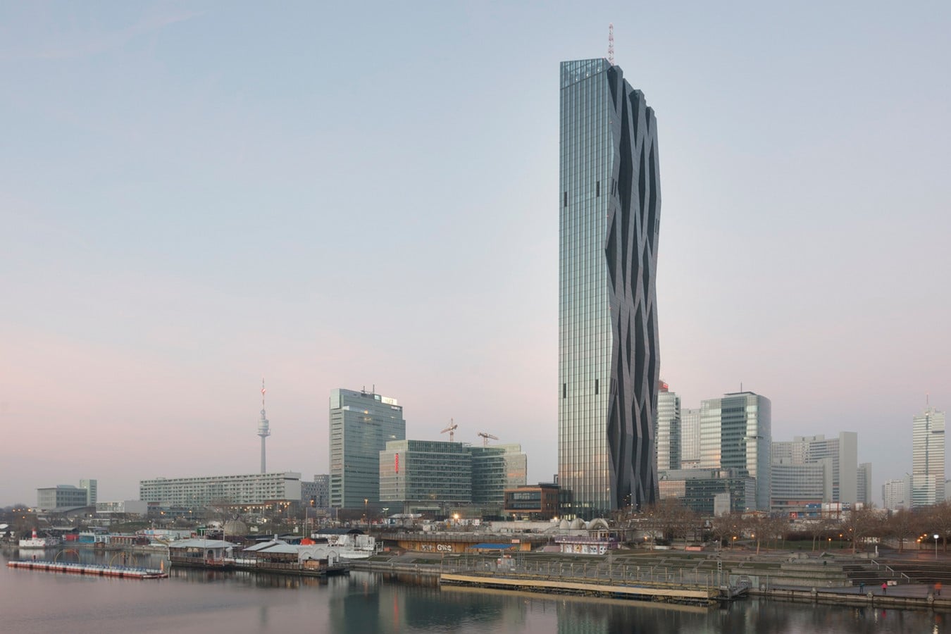 <span style="font-weight: 400;">©</span><span style="font-weight: 400;">Hopkins Architects</span>