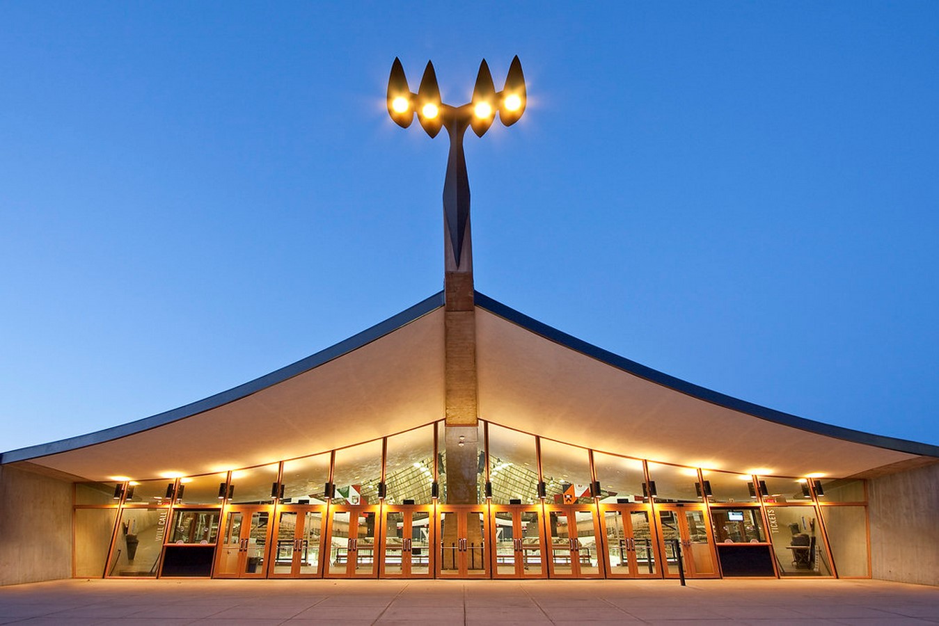 Ingalls Rink by Eero Saarinen: The Yale Whale - Sheet5