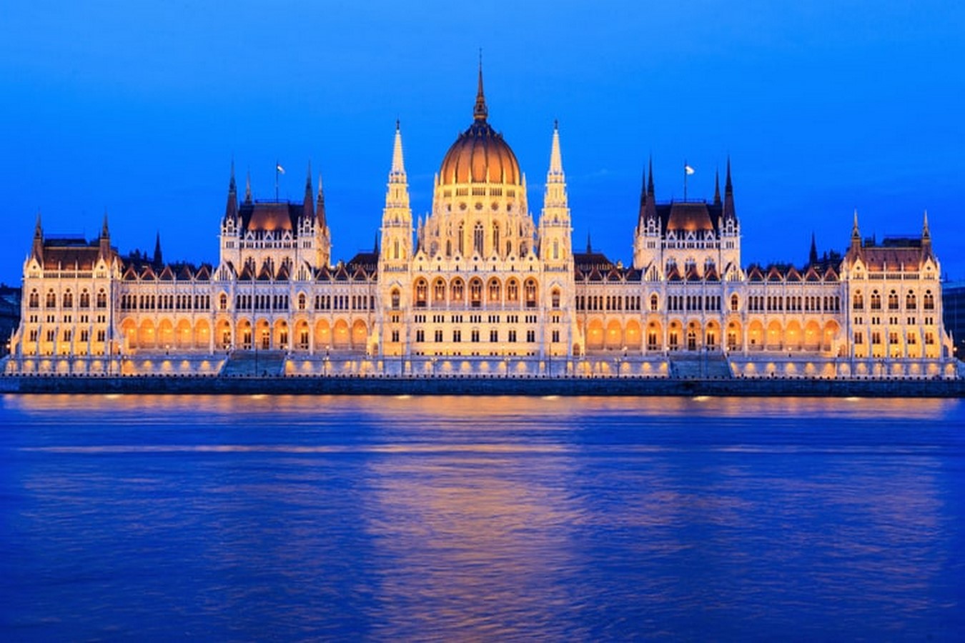 10 Biggest Legislative buildings around the world - Sheet6