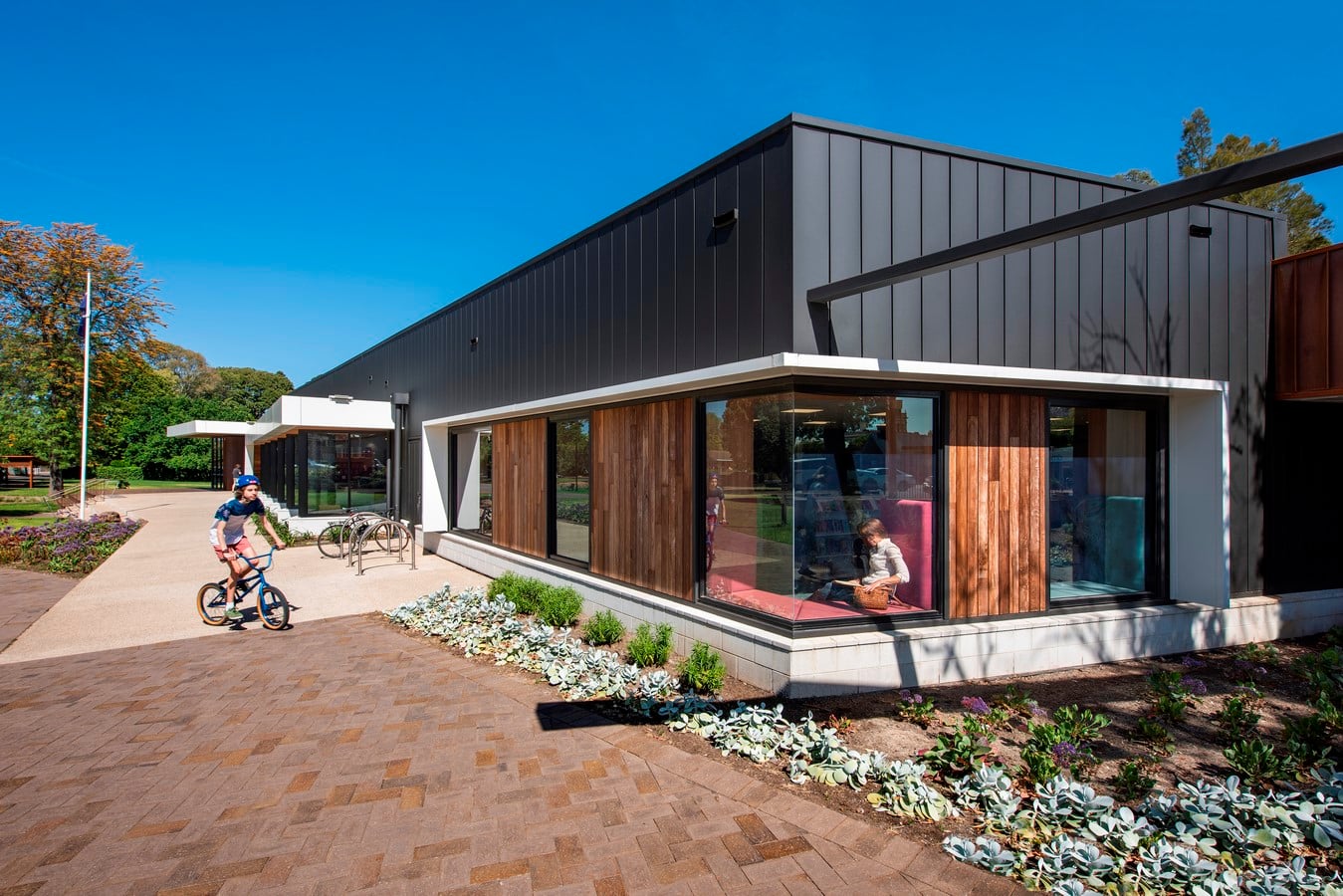 Contemporary library design By DesignInc - Sheet2