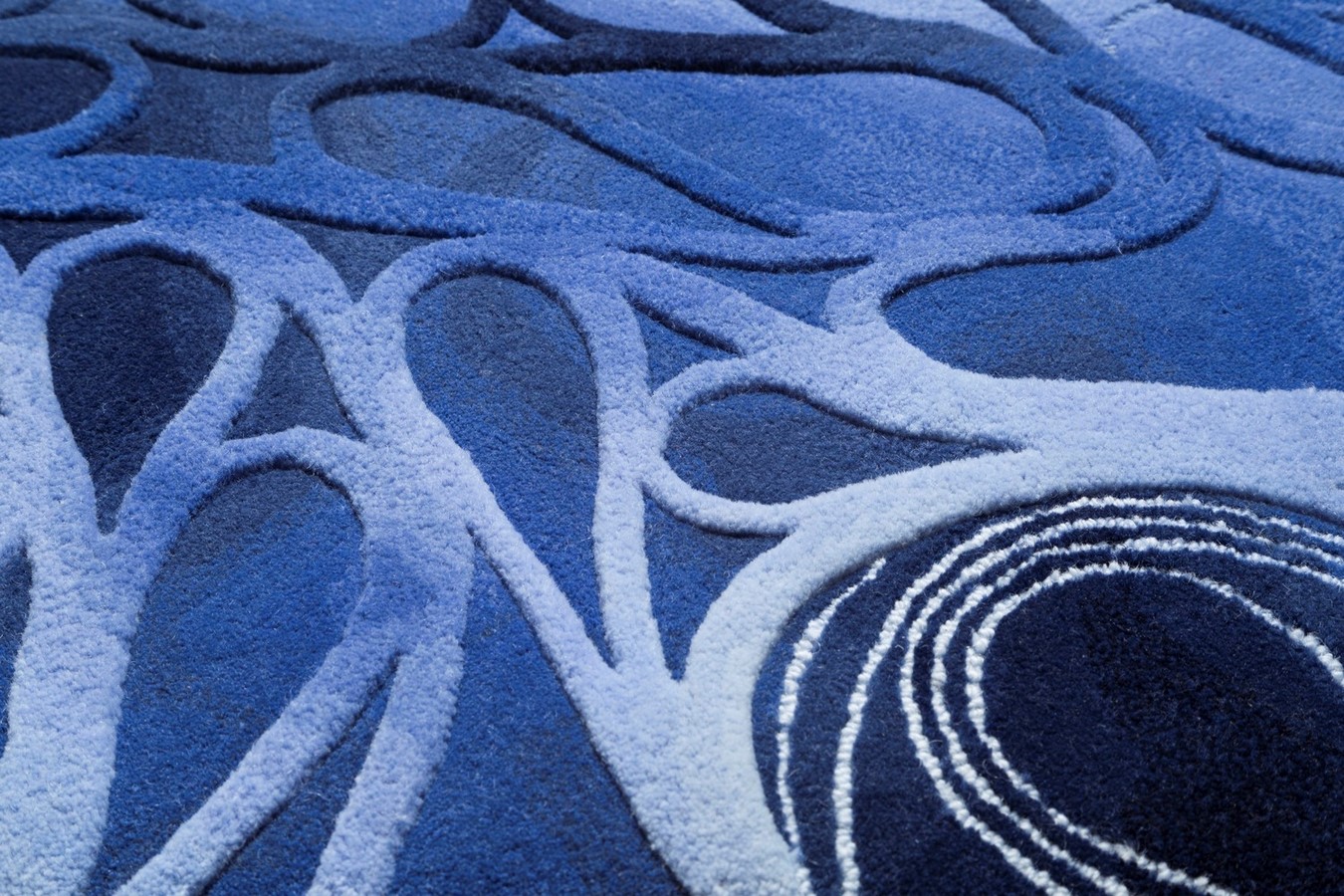 How 22 carpets translate Zaha Hadid's architectural style - Sheet13