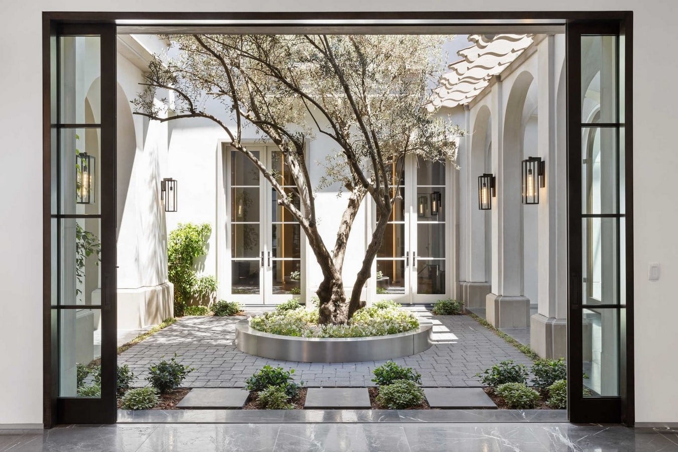 20 Examples of home with beautiful central atriums - Sheet12
