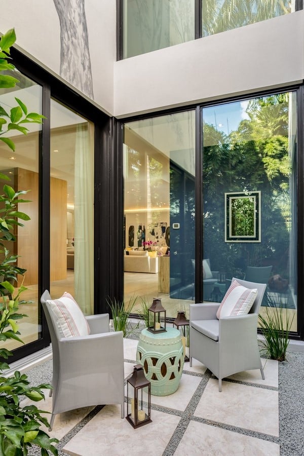 20 Examples of home with beautiful central atriums - Sheet19