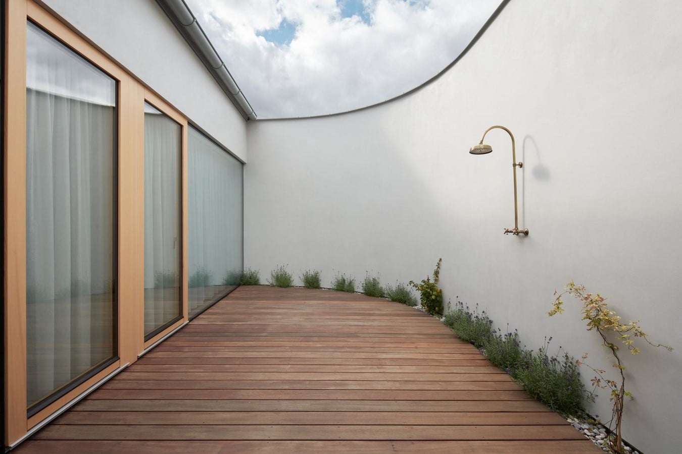 20 Examples of home with beautiful central atriums - Sheet2