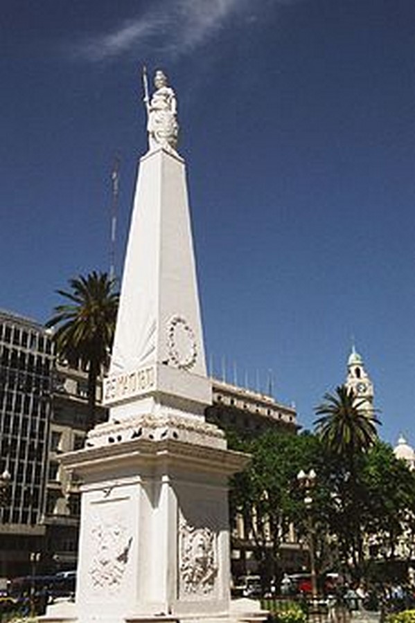 <span style="font-weight: 400;">The Piramide de Mayo. </span><i><span style="font-weight: 400;">Image source:-</span></i><span style="font-weight: 400;"> </span><span style="font-weight: 400;">©</span> <span style="font-weight: 400;"><a href="https://en.wikipedia.org/wiki/Pir%C3%A1mide_de_Mayo">en.wikipedia.org</a></span>