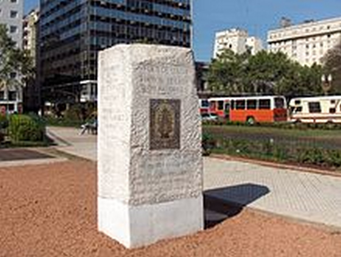<span style="font-weight: 400;">Zero Kilometre Monolith, Buenos Aires, Argentina. </span><i><span style="font-weight: 400;">Image source:- </span></i><span style="font-weight: 400;">©</span><span style="font-weight: 400;">en.wikipedia.org</span>