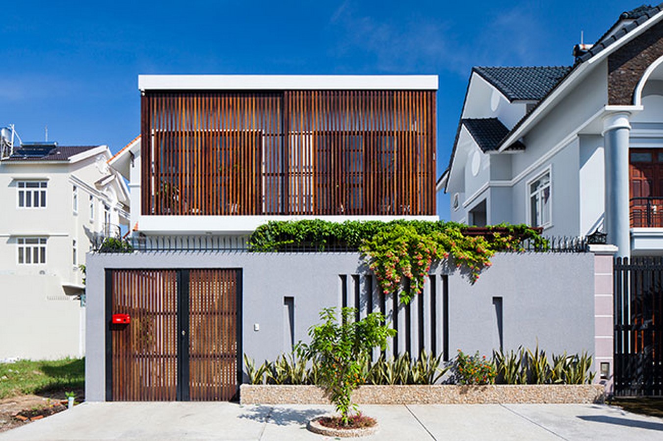 SUBURB HOUSE WITH SLIDING SHUTTER - Sheet1