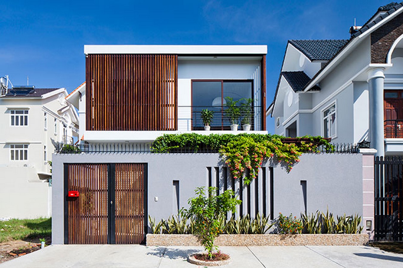 SUBURB HOUSE WITH SLIDING SHUTTER - Sheet2