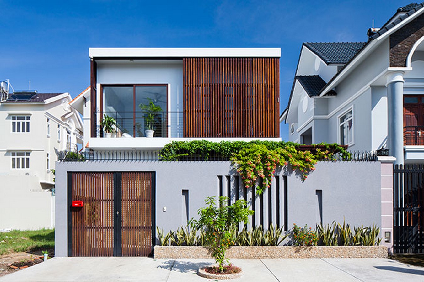 SUBURB HOUSE WITH SLIDING SHUTTER - Sheet3