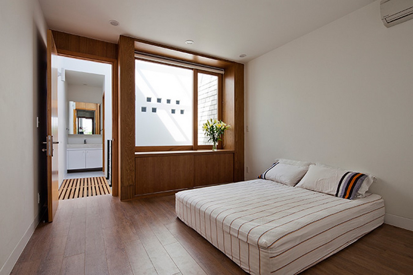 Town House with a Folding up Shutter - Sheet6