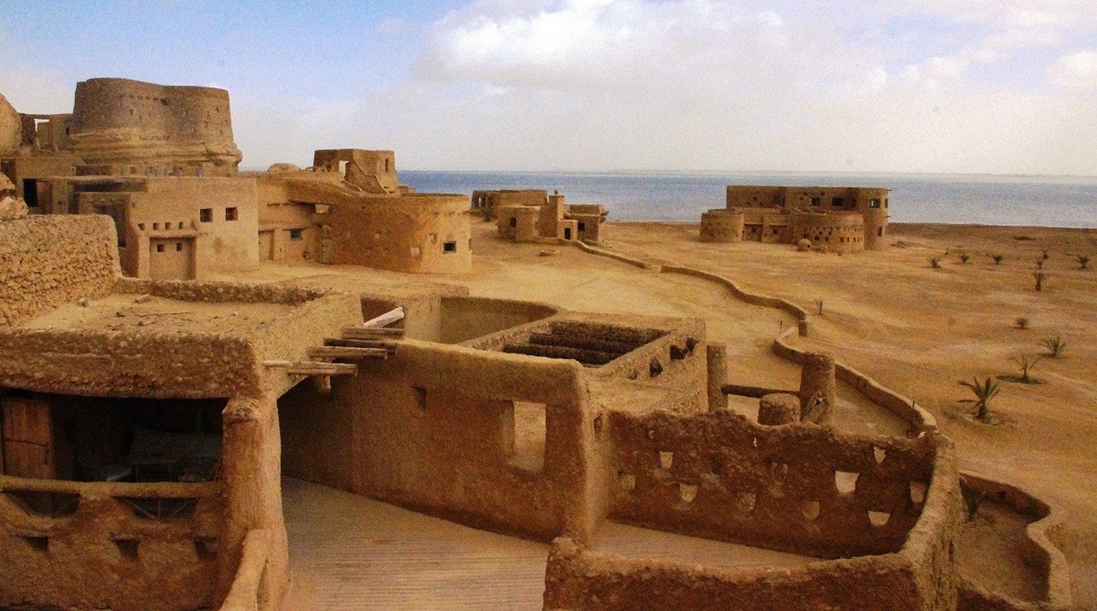 10 examples of buildings located in the desert Sheet2