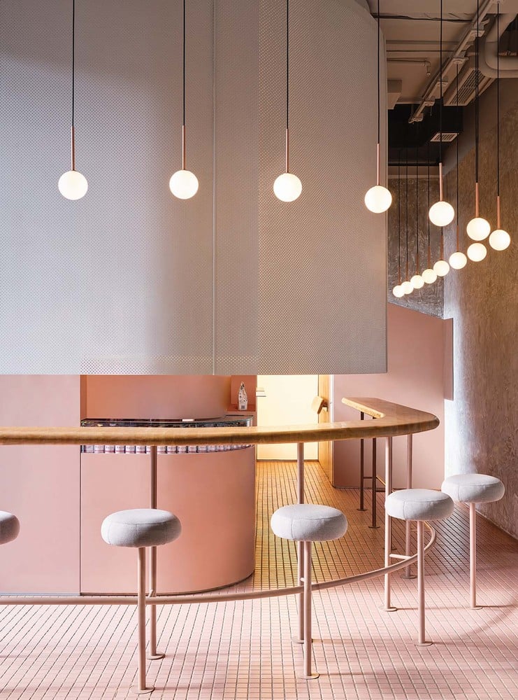 The cafe takes on a concentric form from the counter and bar seating. ©Yujie Liu