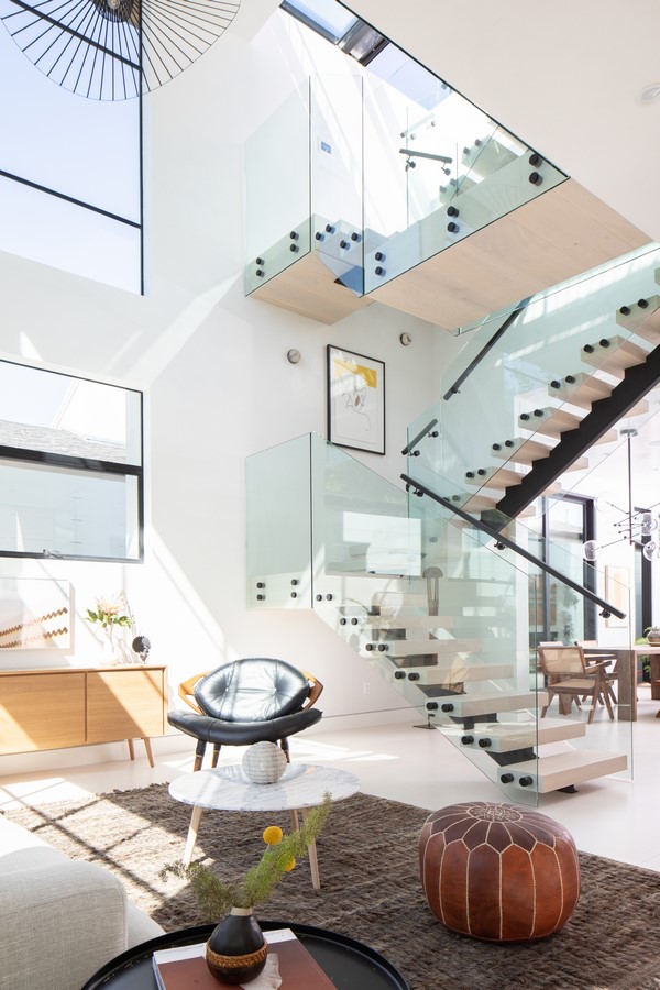 Project Name: Milwood Avenue Studio Name: Mayes Office Project size: 3757 ft2 Site size: 4264 ft2 Completion date: 2019 Building levels: 2 Location: Venice Beach, California, United States Photography: Virtually Here Studios - Sheet12