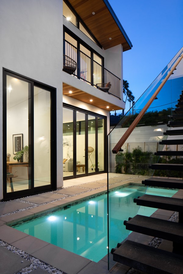 Project Name: Milwood Avenue Studio Name: Mayes Office Project size: 3757 ft2 Site size: 4264 ft2 Completion date: 2019 Building levels: 2 Location: Venice Beach, California, United States Photography: Virtually Here Studios - Sheet13
