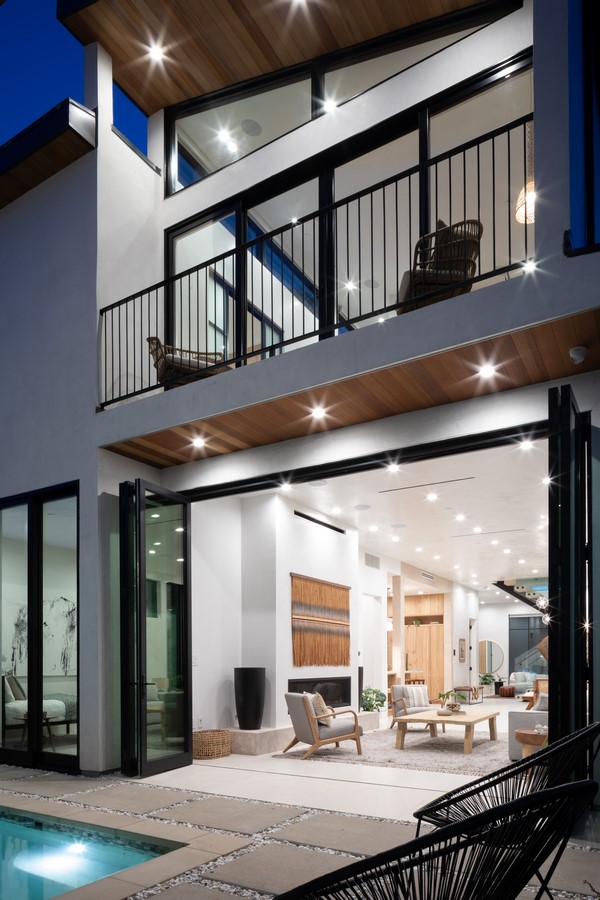 Project Name: Milwood Avenue Studio Name: Mayes Office Project size: 3757 ft2 Site size: 4264 ft2 Completion date: 2019 Building levels: 2 Location: Venice Beach, California, United States Photography: Virtually Here Studios - Sheet14
