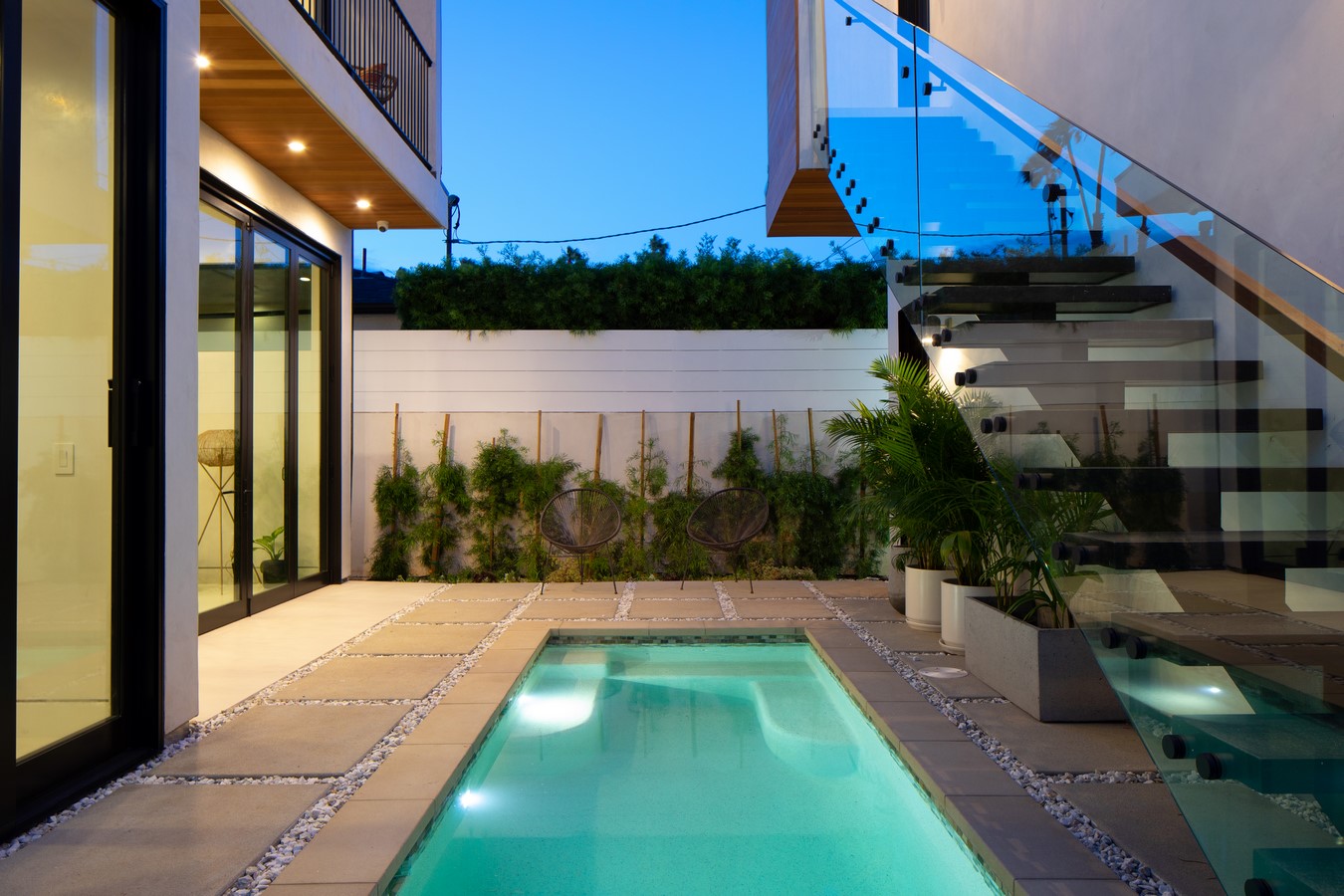 Project Name: Milwood Avenue Studio Name: Mayes Office Project size: 3757 ft2 Site size: 4264 ft2 Completion date: 2019 Building levels: 2 Location: Venice Beach, California, United States Photography: Virtually Here Studios - Sheet3