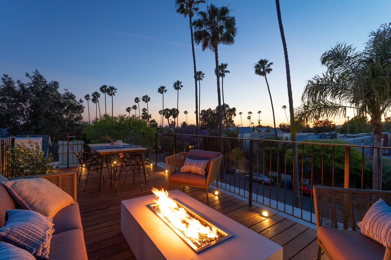Project Name: Milwood Avenue Studio Name: Mayes Office Project size: 3757 ft2 Site size: 4264 ft2 Completion date: 2019 Building levels: 2 Location: Venice Beach, California, United States Photography: Virtually Here Studios - Sheet6