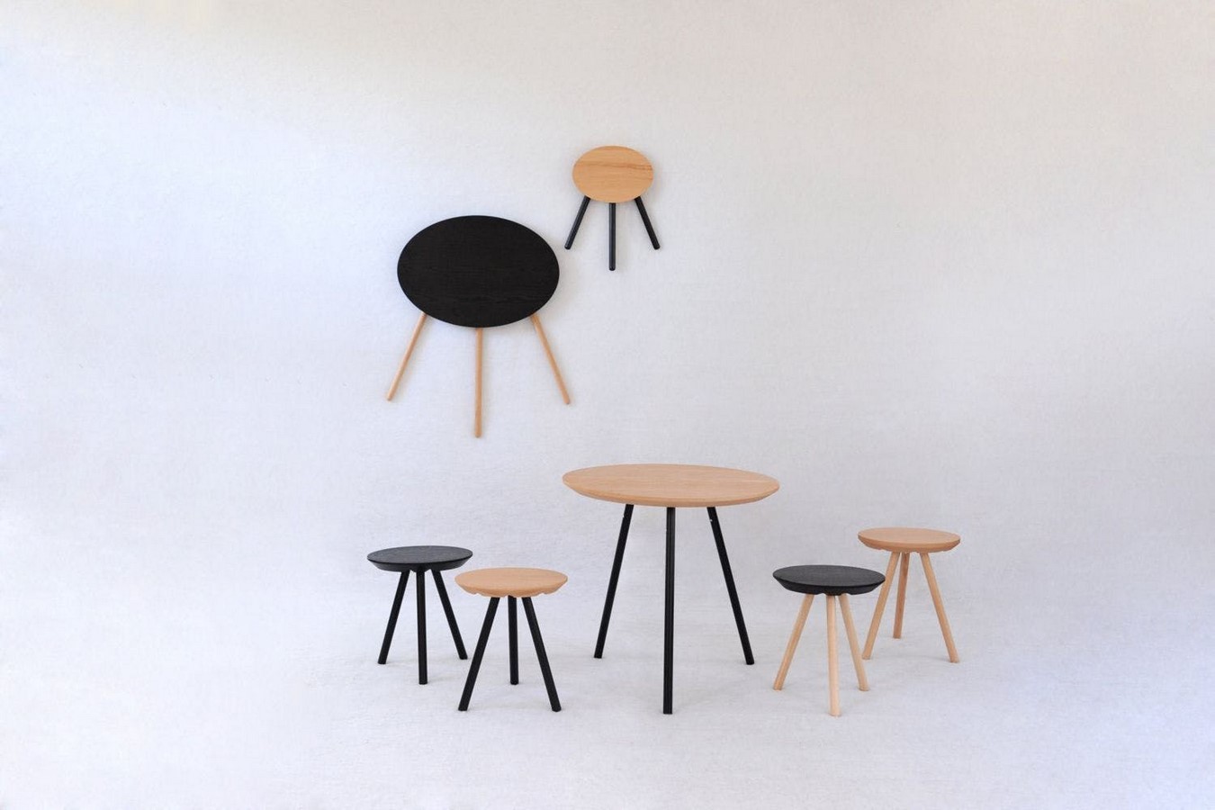 <span style="font-weight: 400;">2D Table and Stool_©poliformaustralia.com</span>