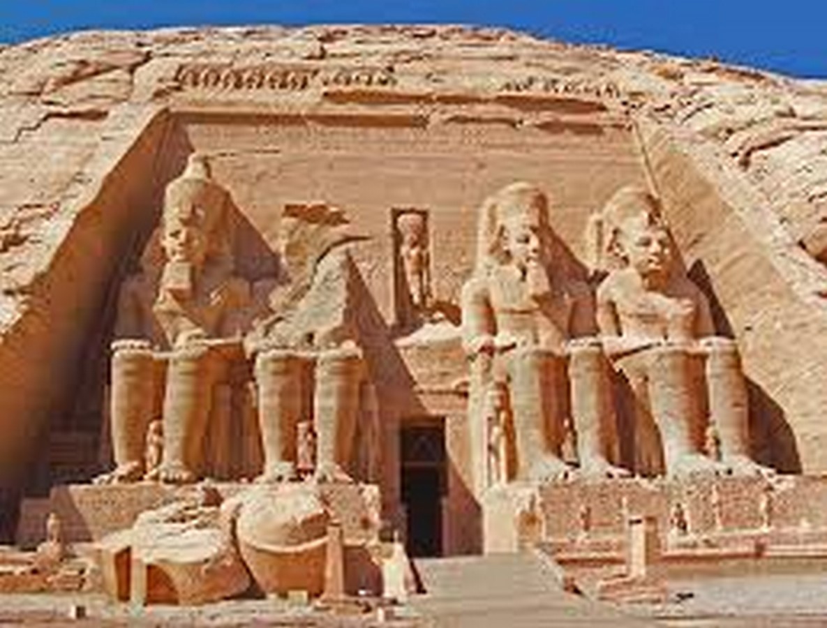 <span style="font-weight: 400;">Statues at the Temple_</span><b>©</b><span style="font-weight: 400;">https://encrypted-tbn0.gstatic.com</span>
