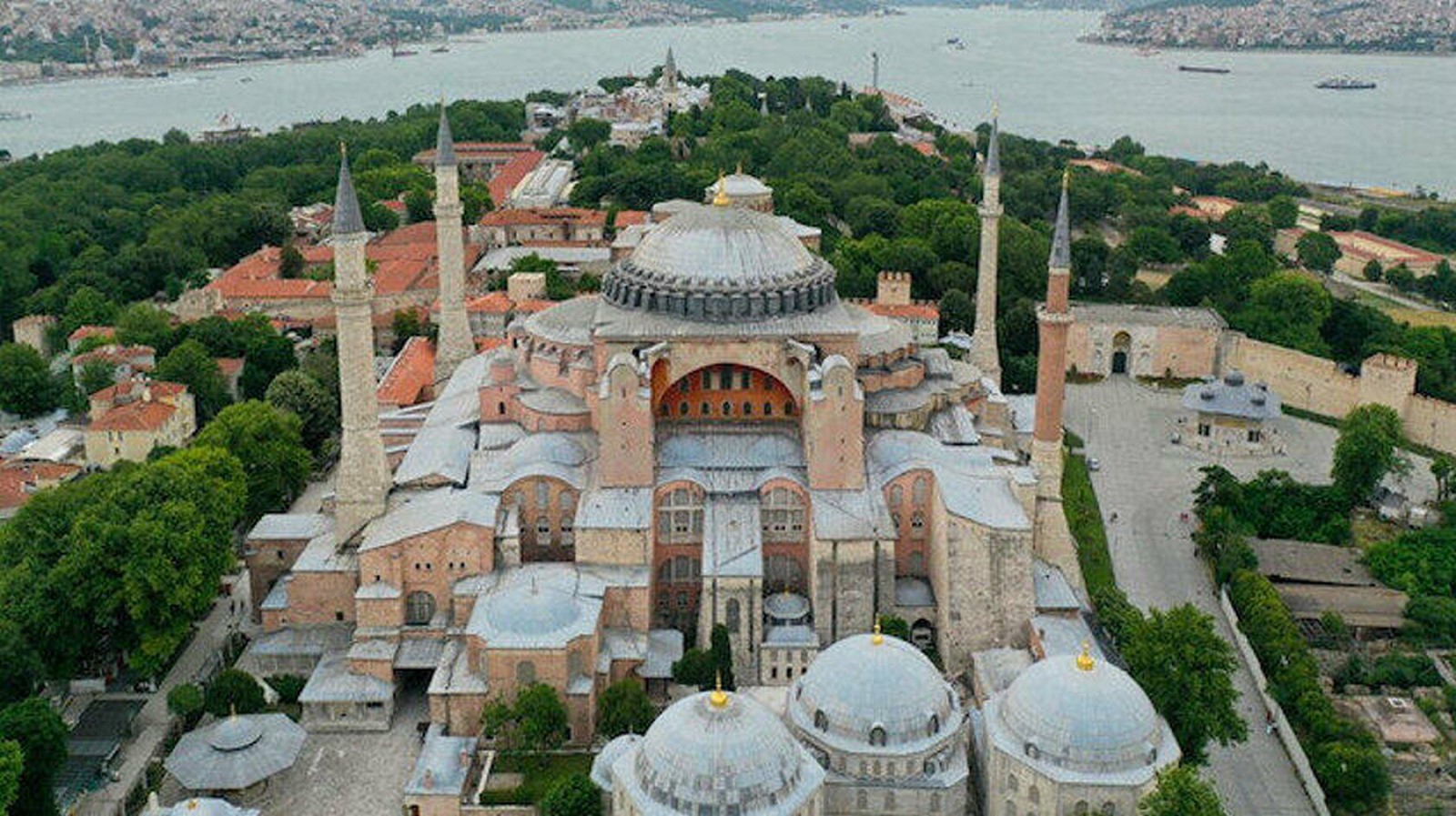 Walking through the streets of Istanbul - Sheet4