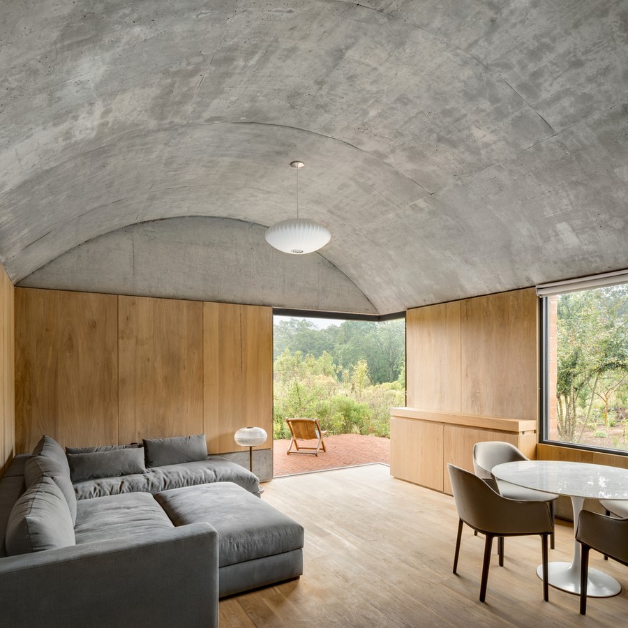 15 Examples of Vaulted Ceilings in modern context