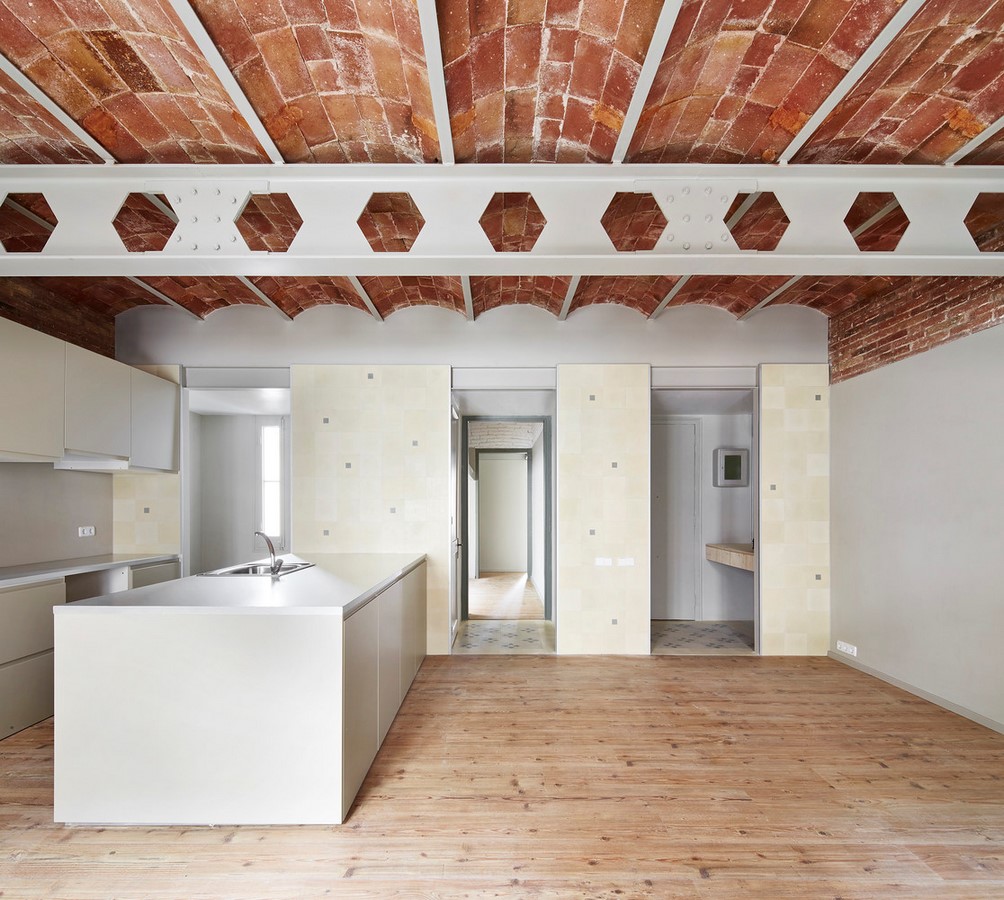 15 Examples of Vaulted Ceilings in modern context