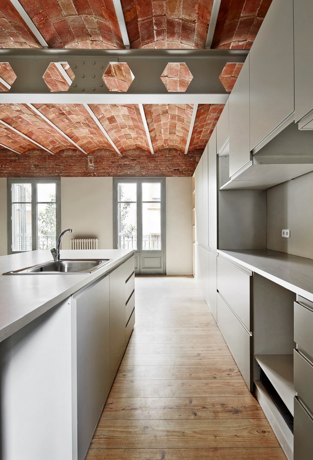 15 Examples of Vaulted Ceilings in modern context