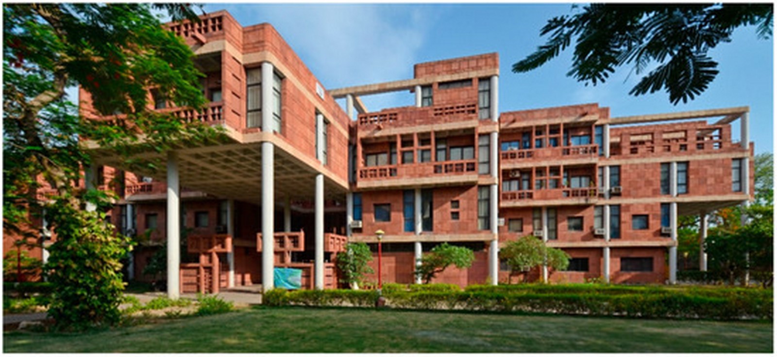 Report in Focus: Post Independence Architecture in India: A Search For Identity in Modernism | 2018 JETIR July 2018, Volume 5 - Sheet3
