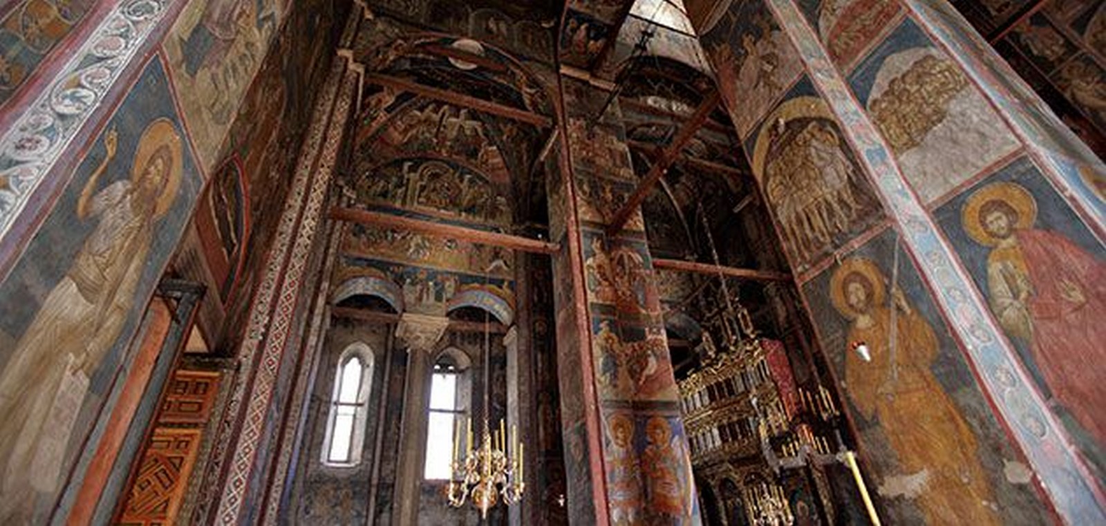 <span style="font-weight: 400;">Interiors of the 14th Century Visoki Decani Monastery in Kosovo. ©Danita Delimont/Alamy</span>