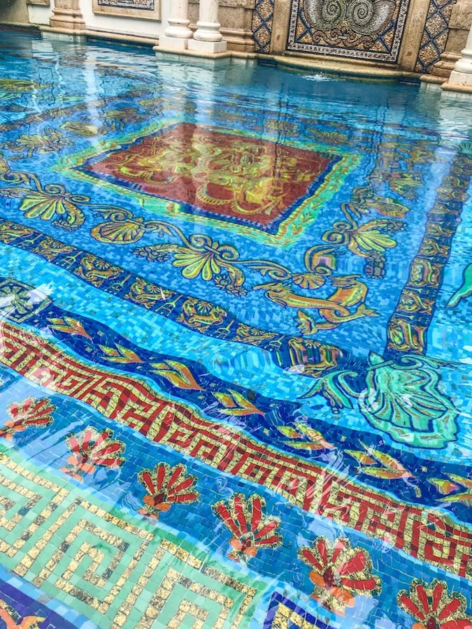 30 beautiful pools in celebrity houses