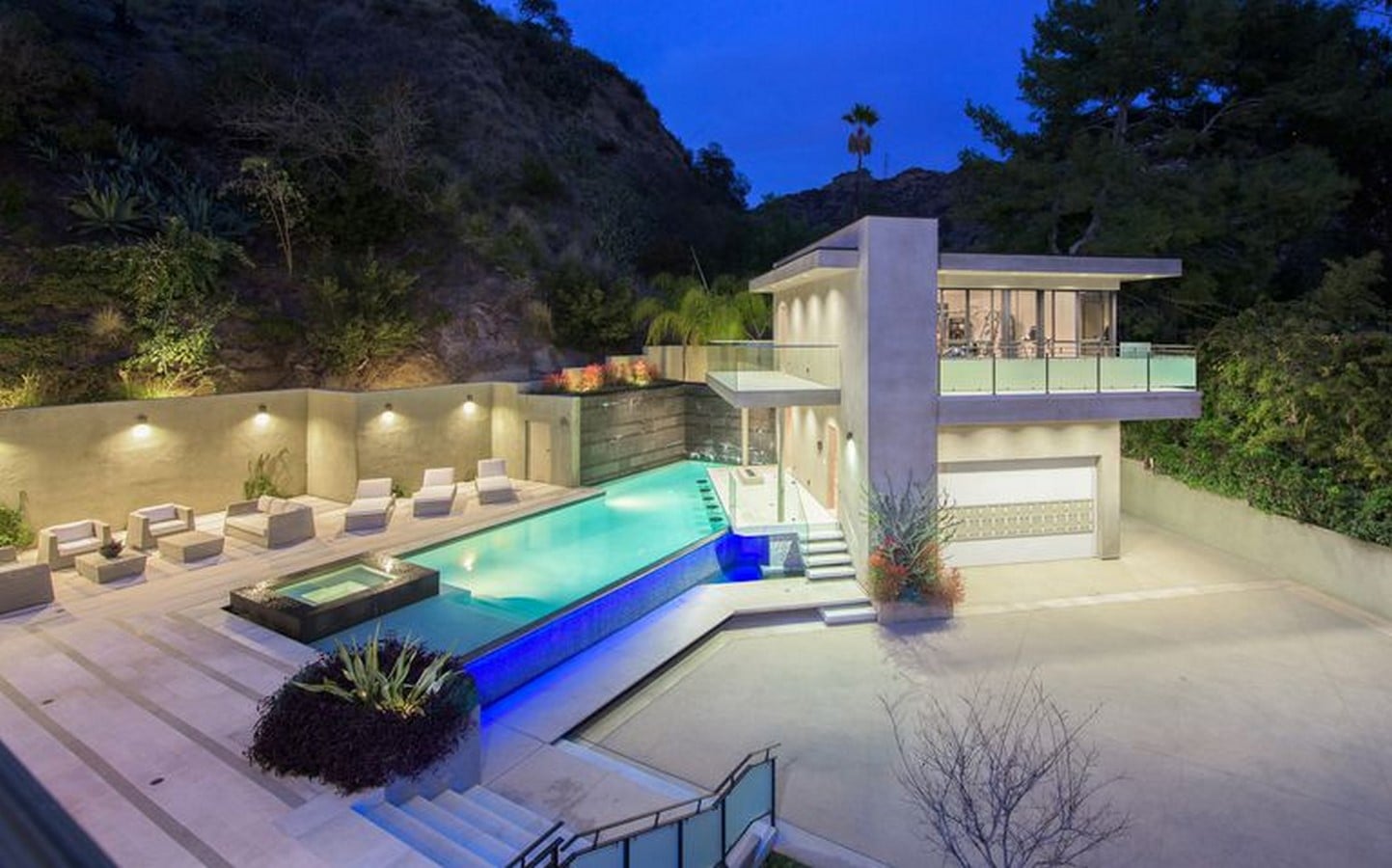 Rihanna’s Residence - Sheet1