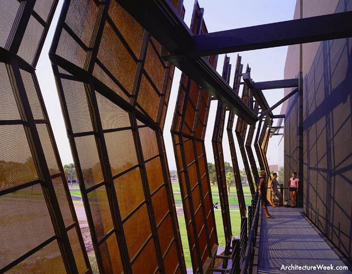 The Similarity between architecture and dance - Sheet 24