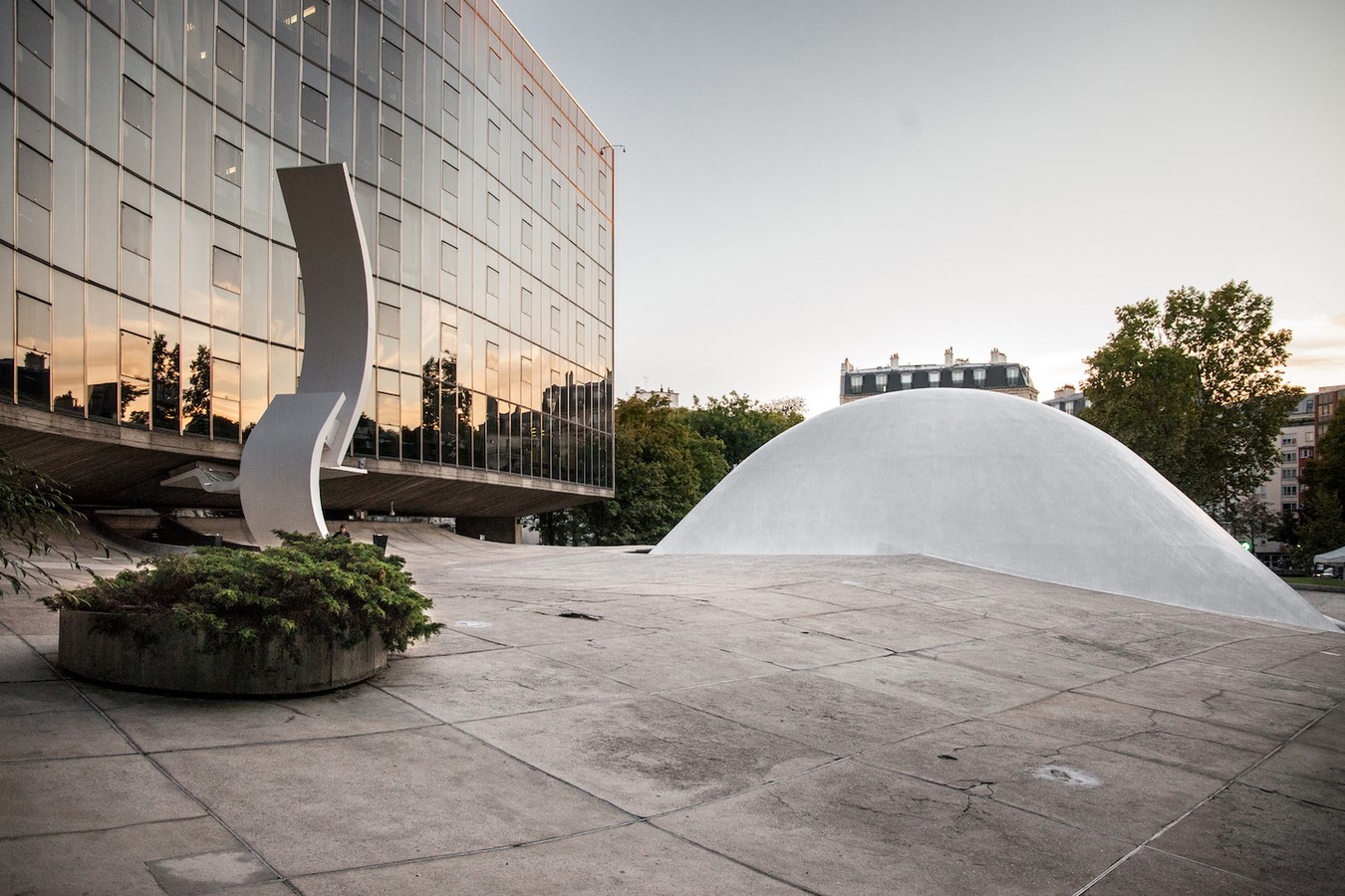 French Communist Party Headquarters by Oscar Niemeyer: Along with the City - Sheet5