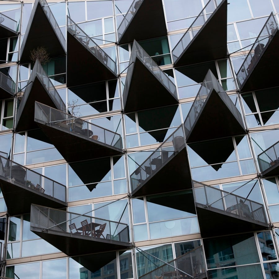 Steel And Glass Use In Building Exterior_©media.architecturaldigest.com
