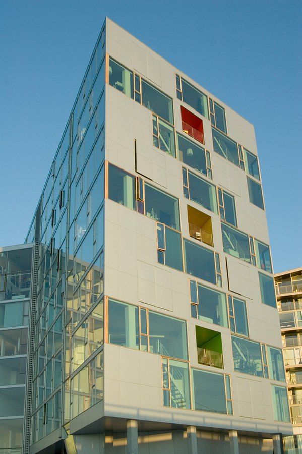 White Concrete Walls And Brightly Coloured Corridors_©www.archdaily.com