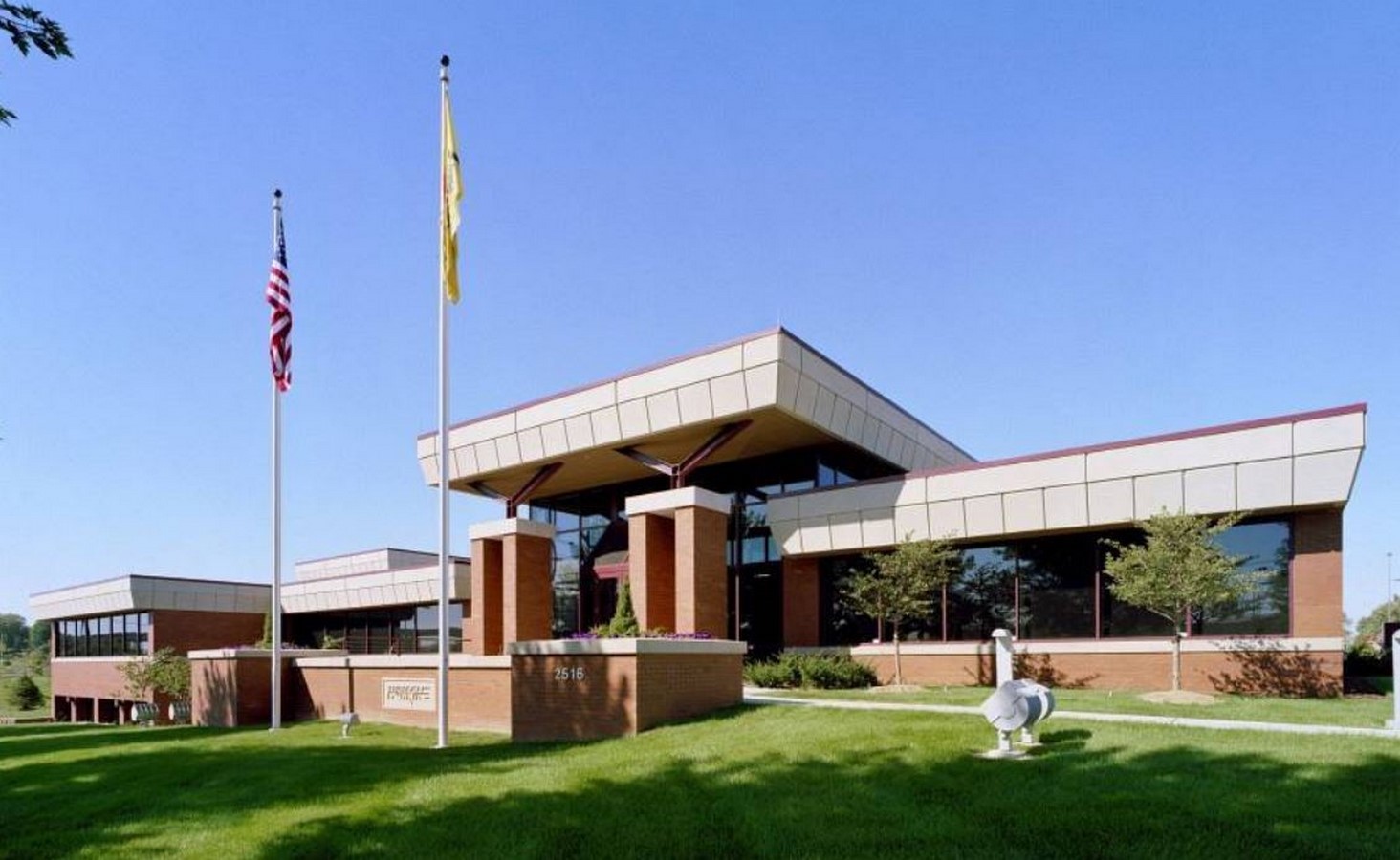 Stanley J How Architects – Hawkins Construction Corporate Headquarters ©http://stanhowarchitects.com/cache/advportfoliopro/hawkins_19_1526062751_jpg_d7a0428421e00a83c3107e8437f9331b.jpg?w=999